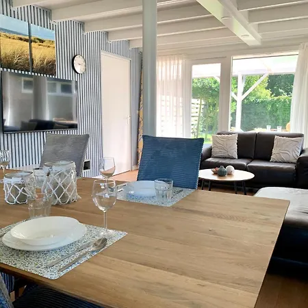 Vakantiehuis Stylish Coastal Retreat In Sint Maartenszee Sint Maartensvlotbrug